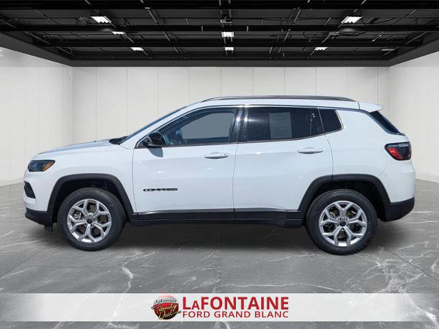 Used 2025 Jeep Compass Latitude w/ Sun & Sound Group AWD/4WD image 2