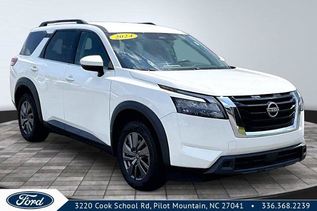 Used 2024 Nissan Pathfinder SV FWD image 1