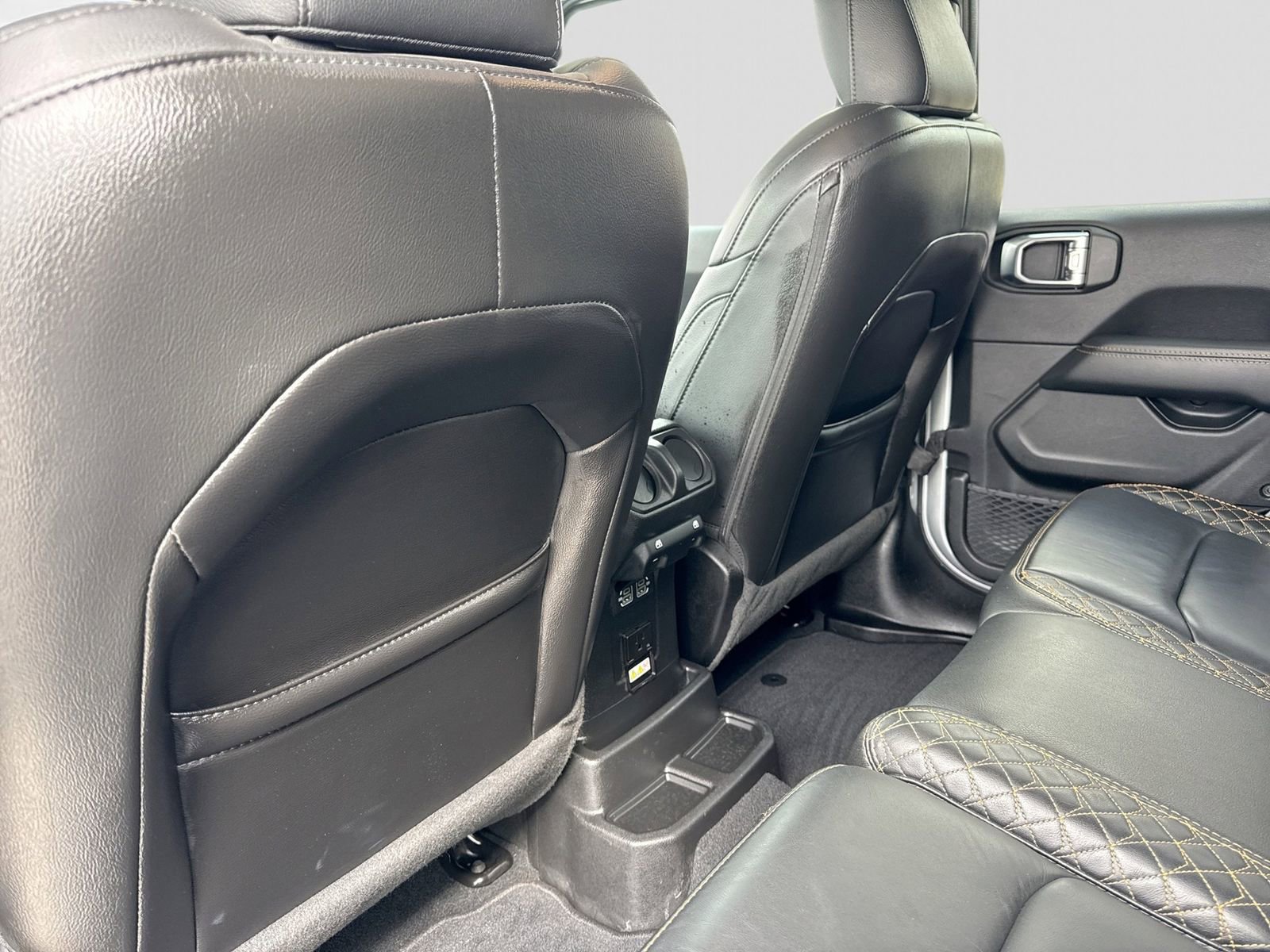 Used 2022 Jeep Wrangler Unlimited Sahara AWD/4WD image 18