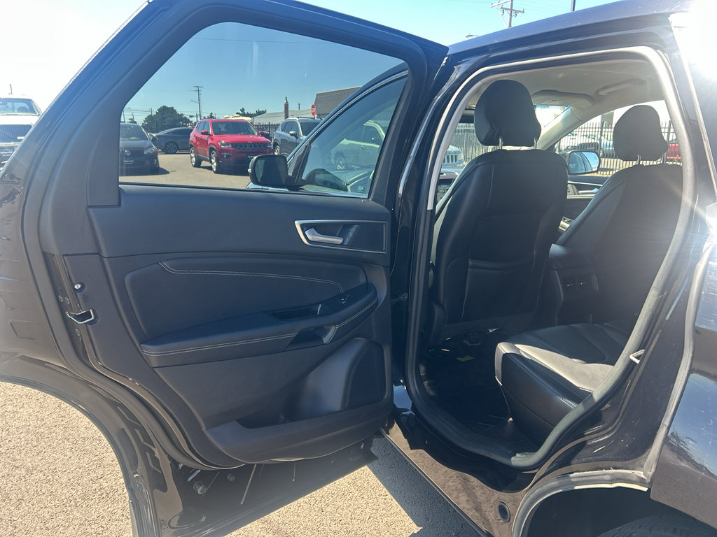 Certified 2018 Ford Edge Titanium w/ Ford Safe & Smart Package AWD/4WD image 30