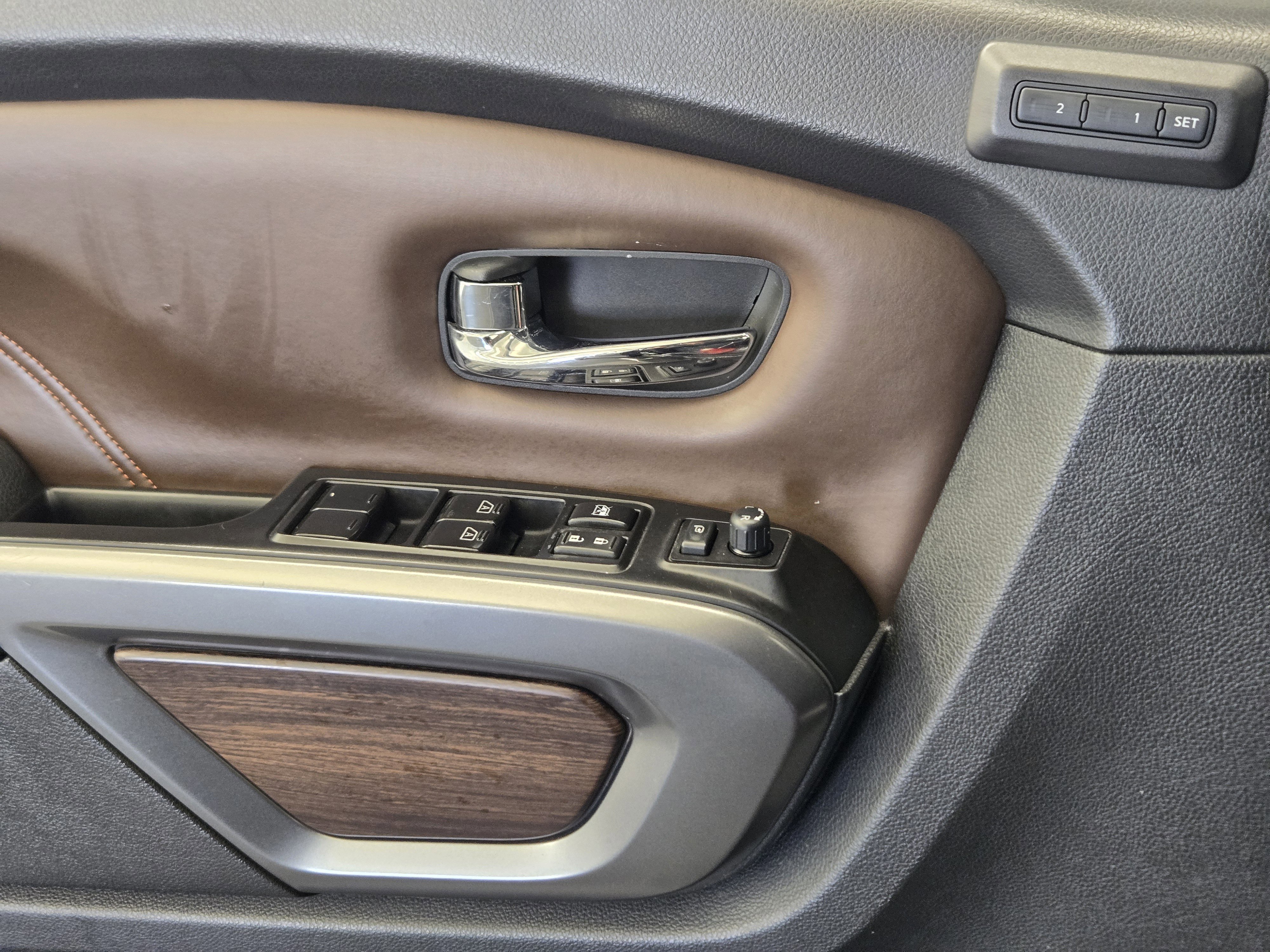 Used 2017 Nissan Titan Platinum Reserve image 21