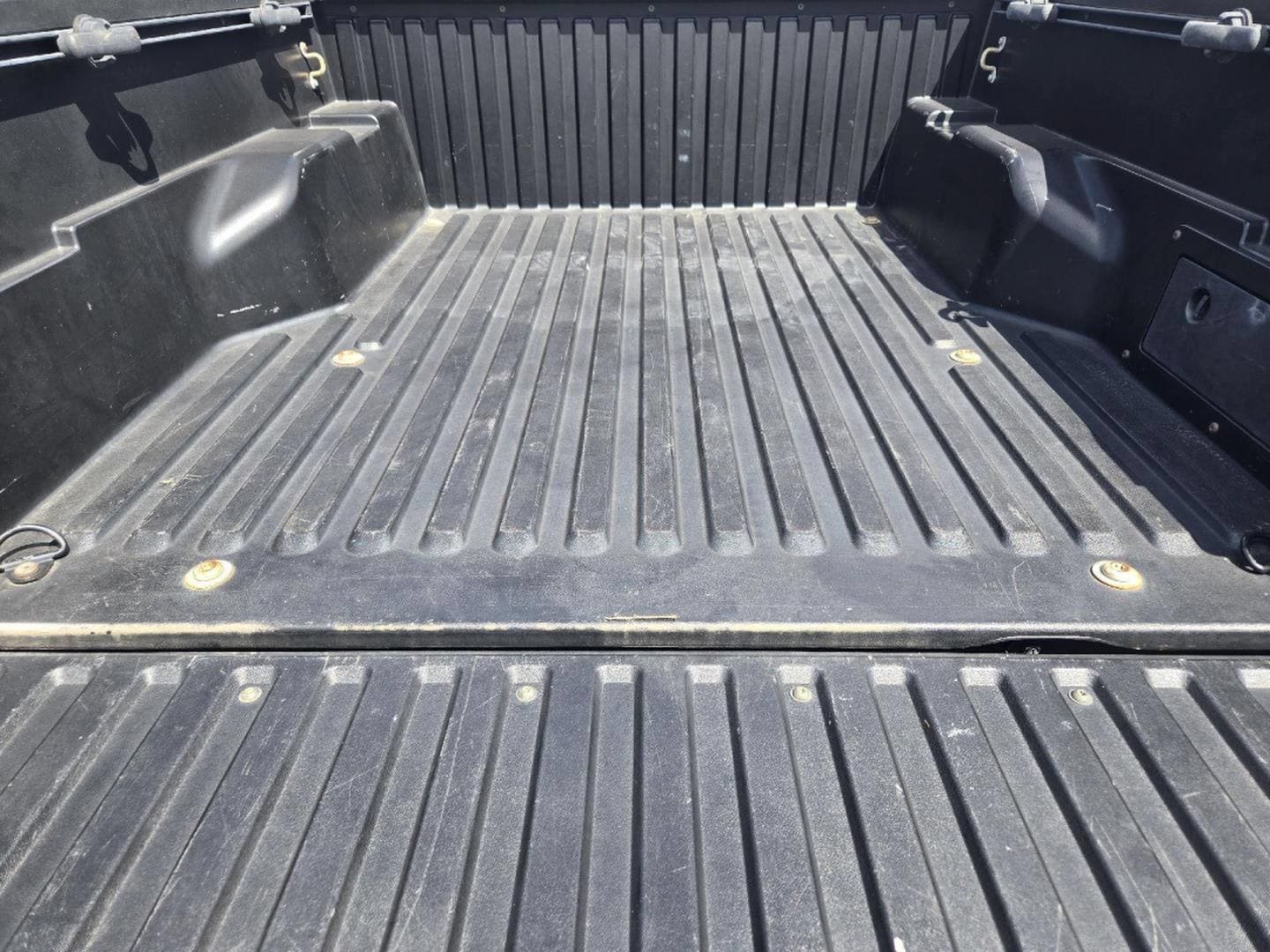 Used 2020 Toyota Tacoma SR5 w/ SR5 Appearance Package (SM) RWD image 30