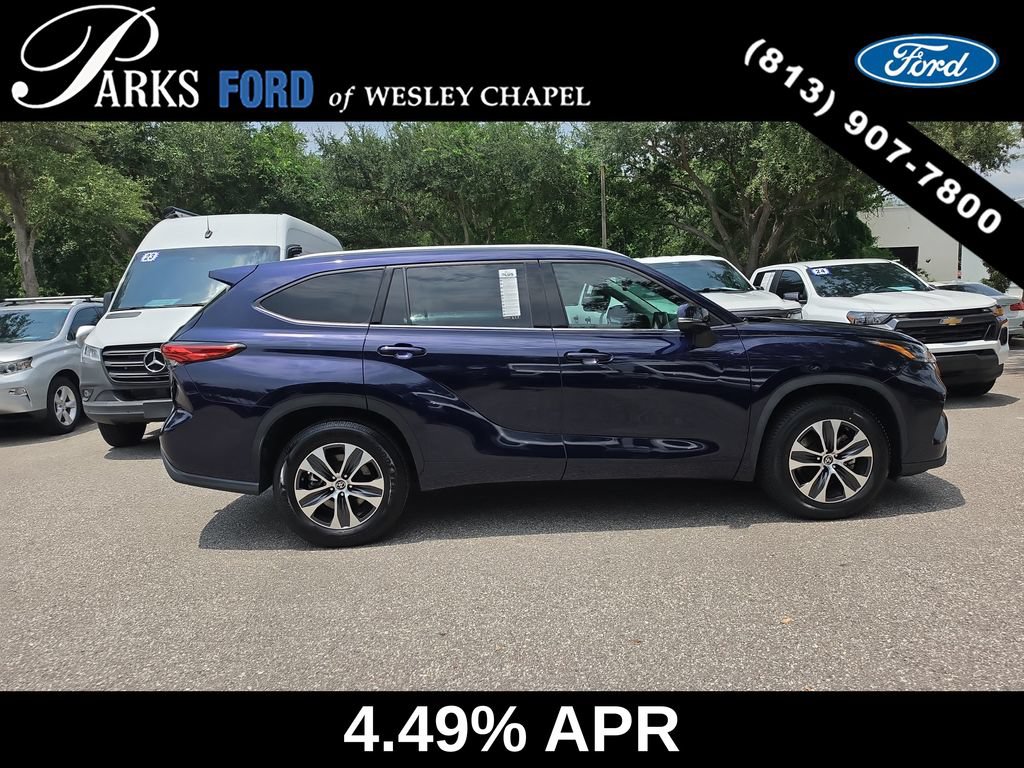 Used 2022 Toyota Highlander XLE FWD image 4