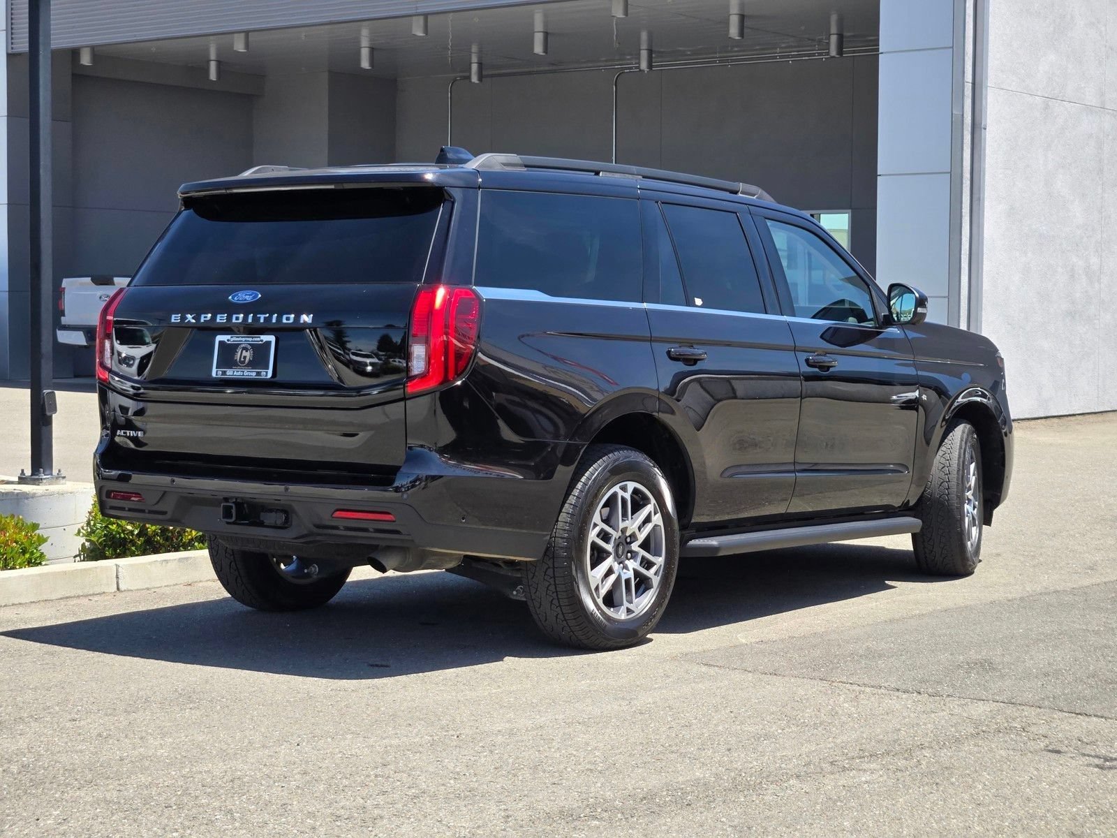 Certified 2025 Ford Expedition Active AWD/4WD image 4