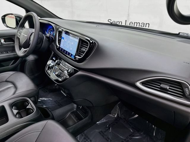 Used 2025 Chrysler Pacifica Select FWD image 28