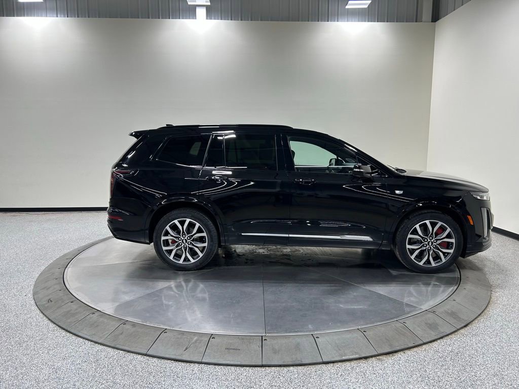 Used 2022 Cadillac XT6 Sport w/ Technology Package AWD/4WD image 6
