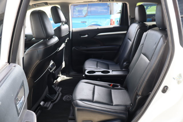 Used 2019 Toyota Highlander XLE AWD/4WD image 29