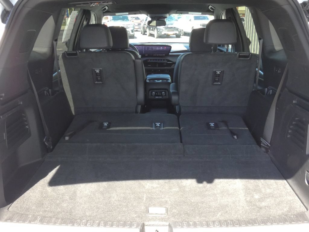 Used 2025 Buick Enclave Preferred AWD/4WD image 29
