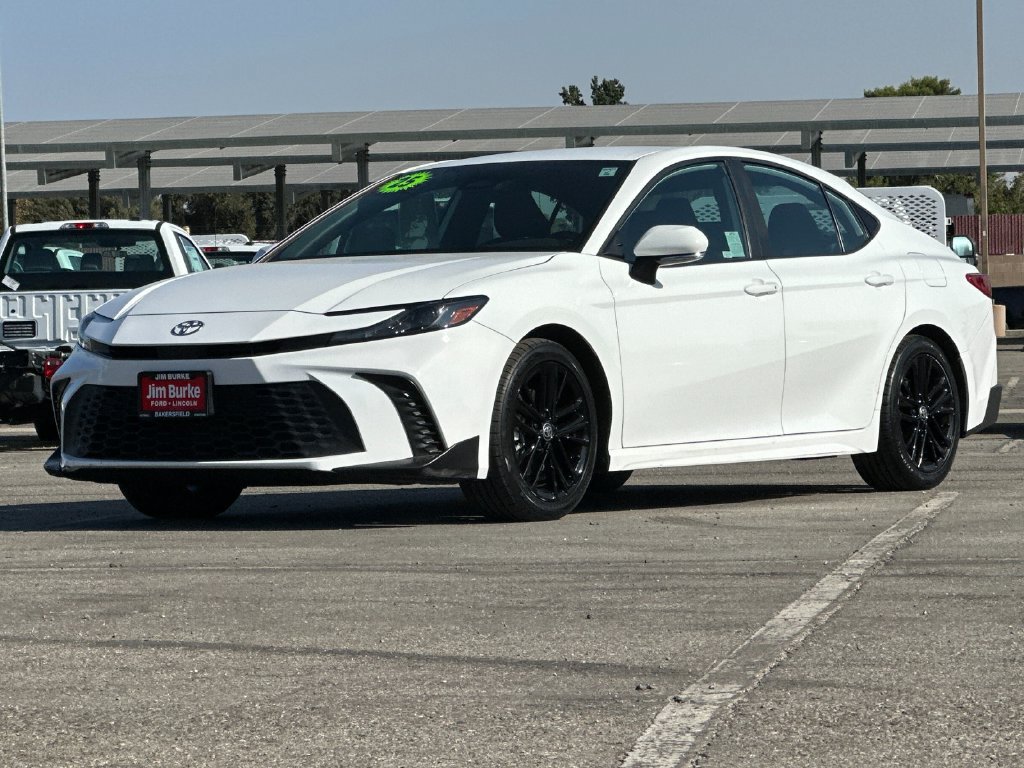 Used 2025 Toyota Camry SE FWD image 7