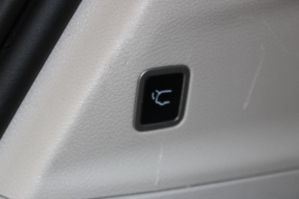 Used 2023 Chrysler Pacifica Limited FWD image 28
