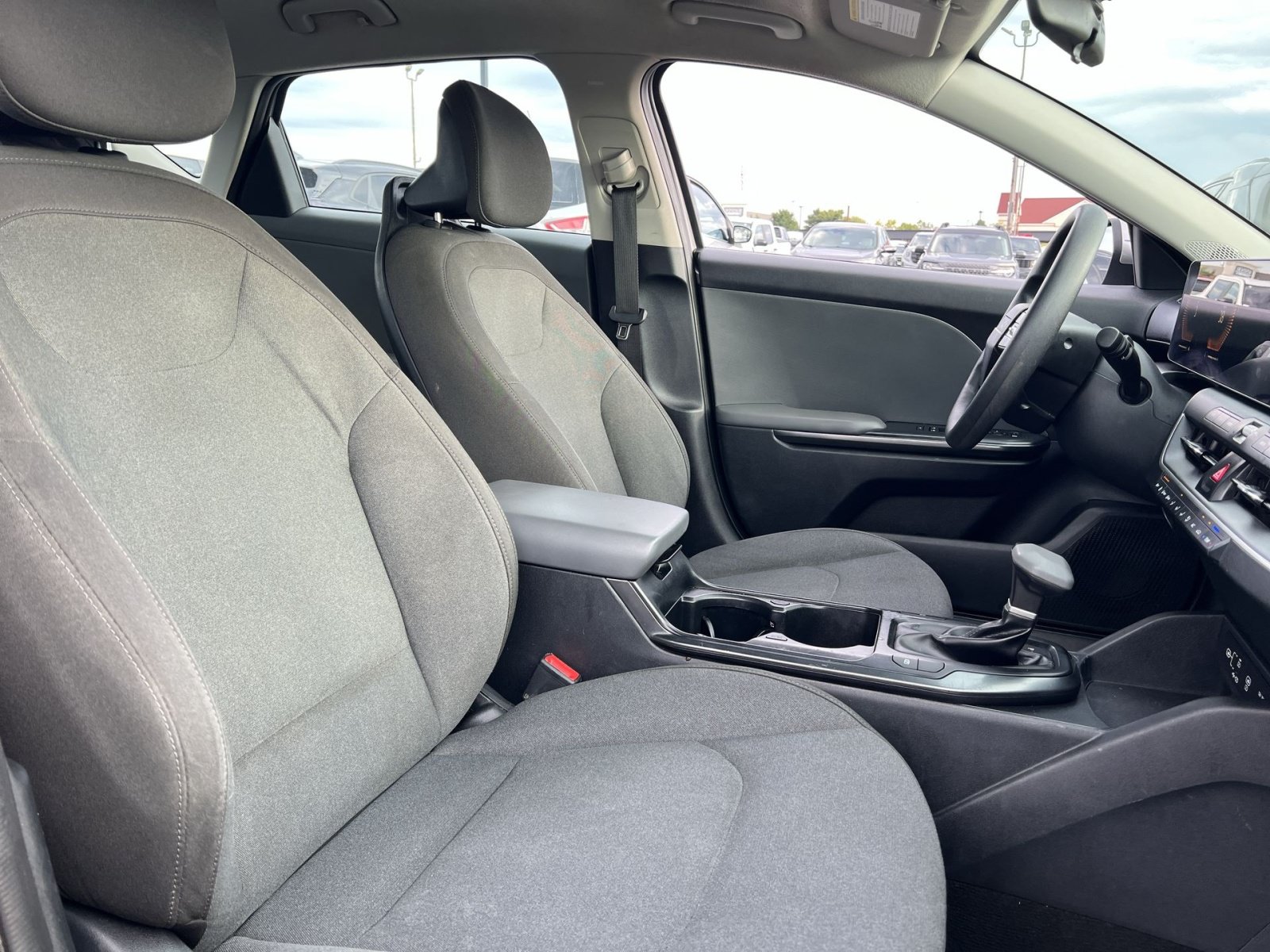 Used 2025 Kia K4 FWD image 25