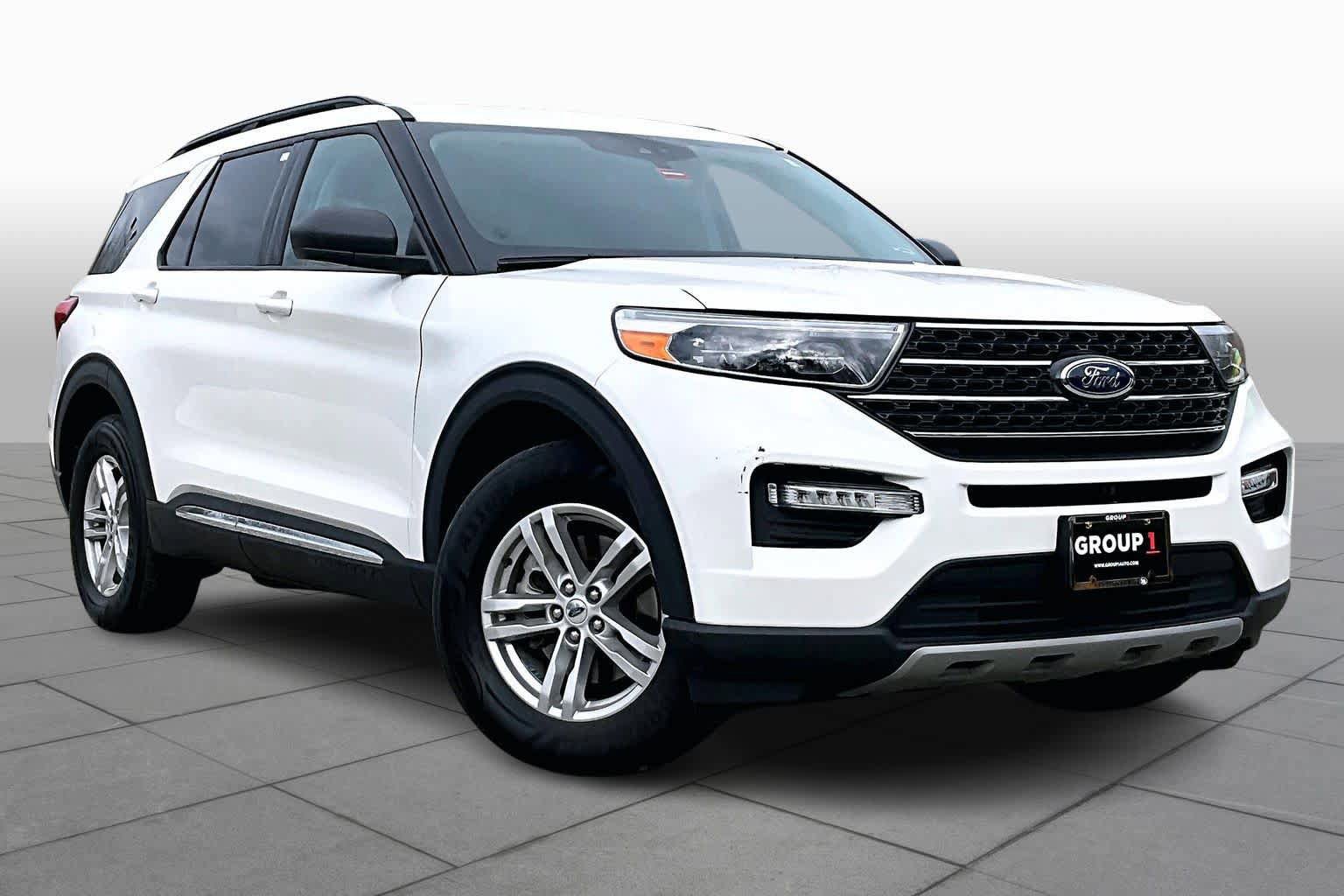 Certified 2022 Ford Explorer XLT w/ Equipment Group 202A AWD/4WD image 3