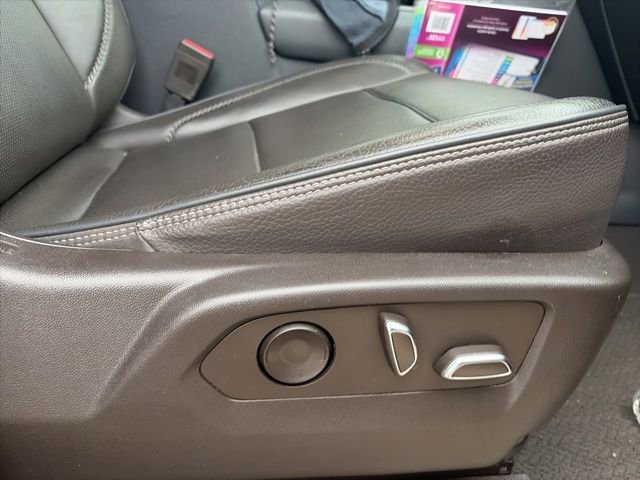 Used 2022 GMC Yukon XL Denali w/ Denali Premium Package image 34