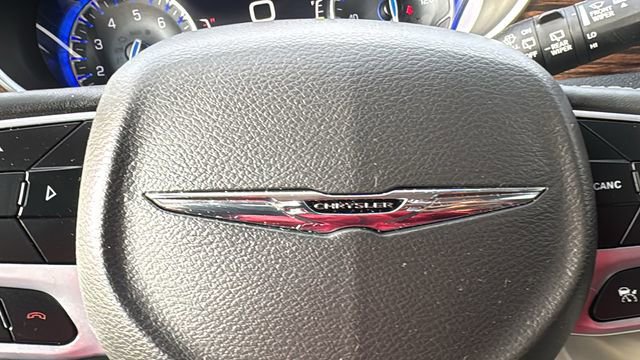 Used 2022 Chrysler Pacifica Limited image 25