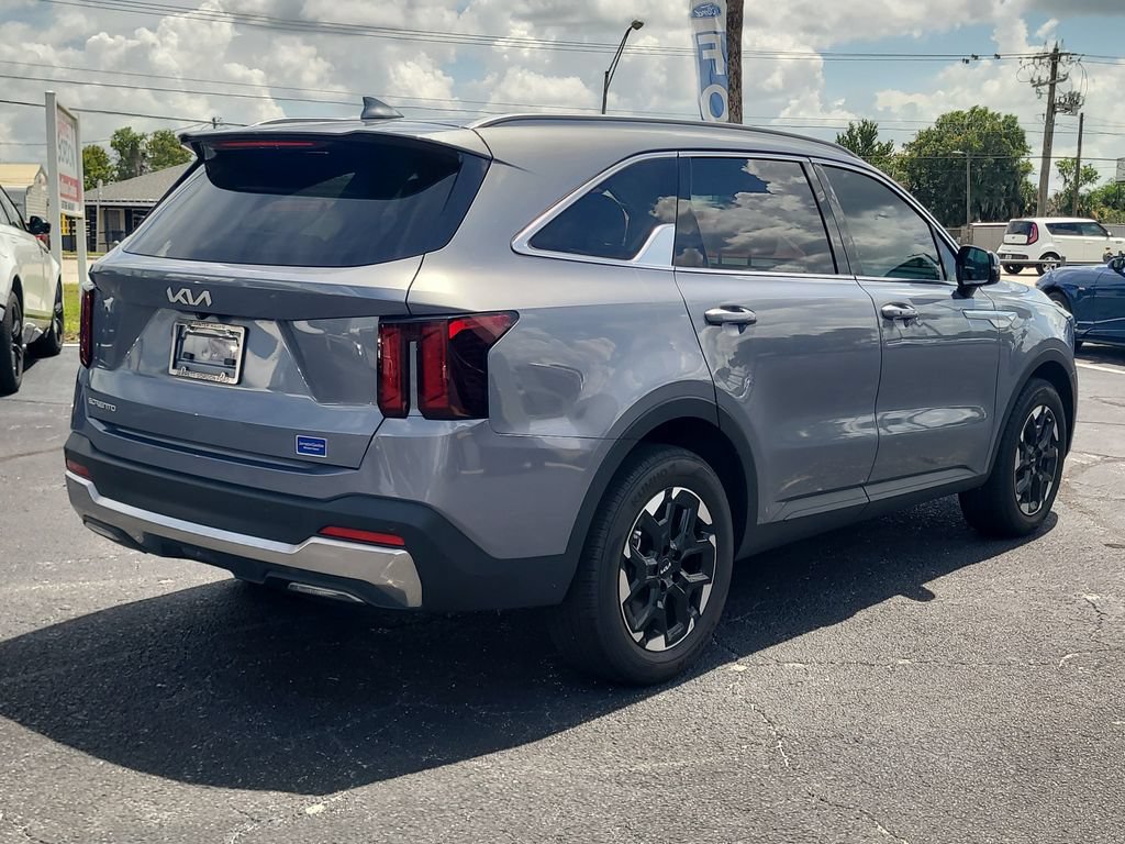 Used 2025 Kia Sorento S FWD image 4