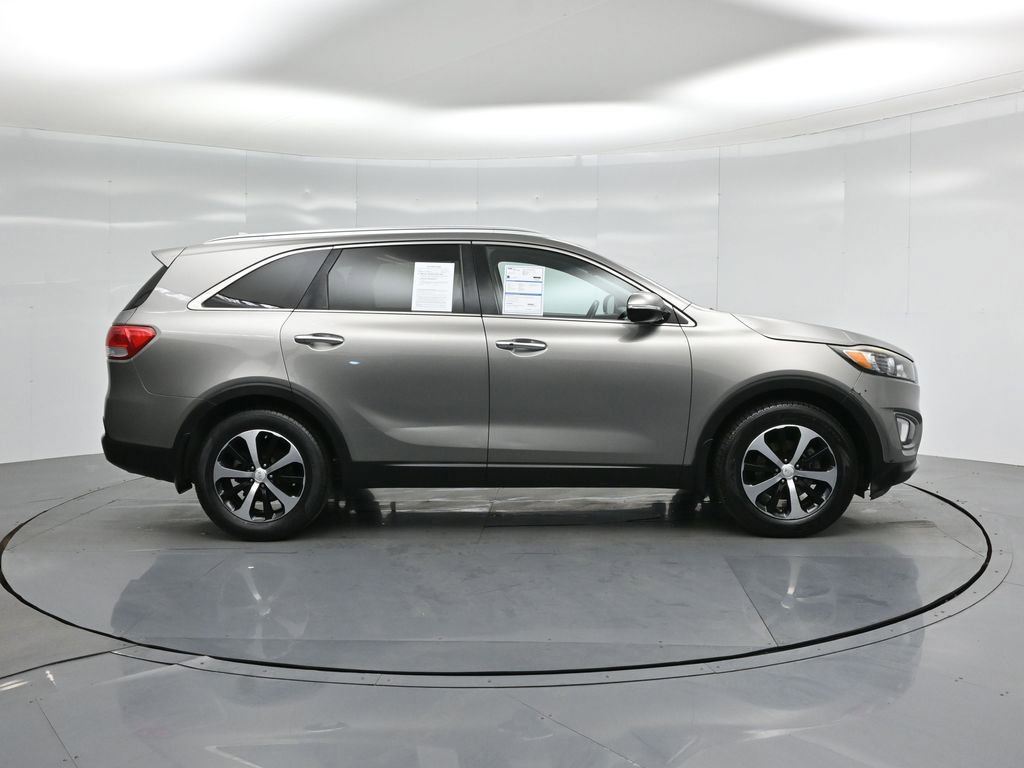 Used 2017 Kia Sorento EX image 24