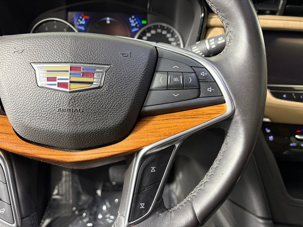 Used 2017 Cadillac XT5 Platinum w/ Driver Assist Package image 24