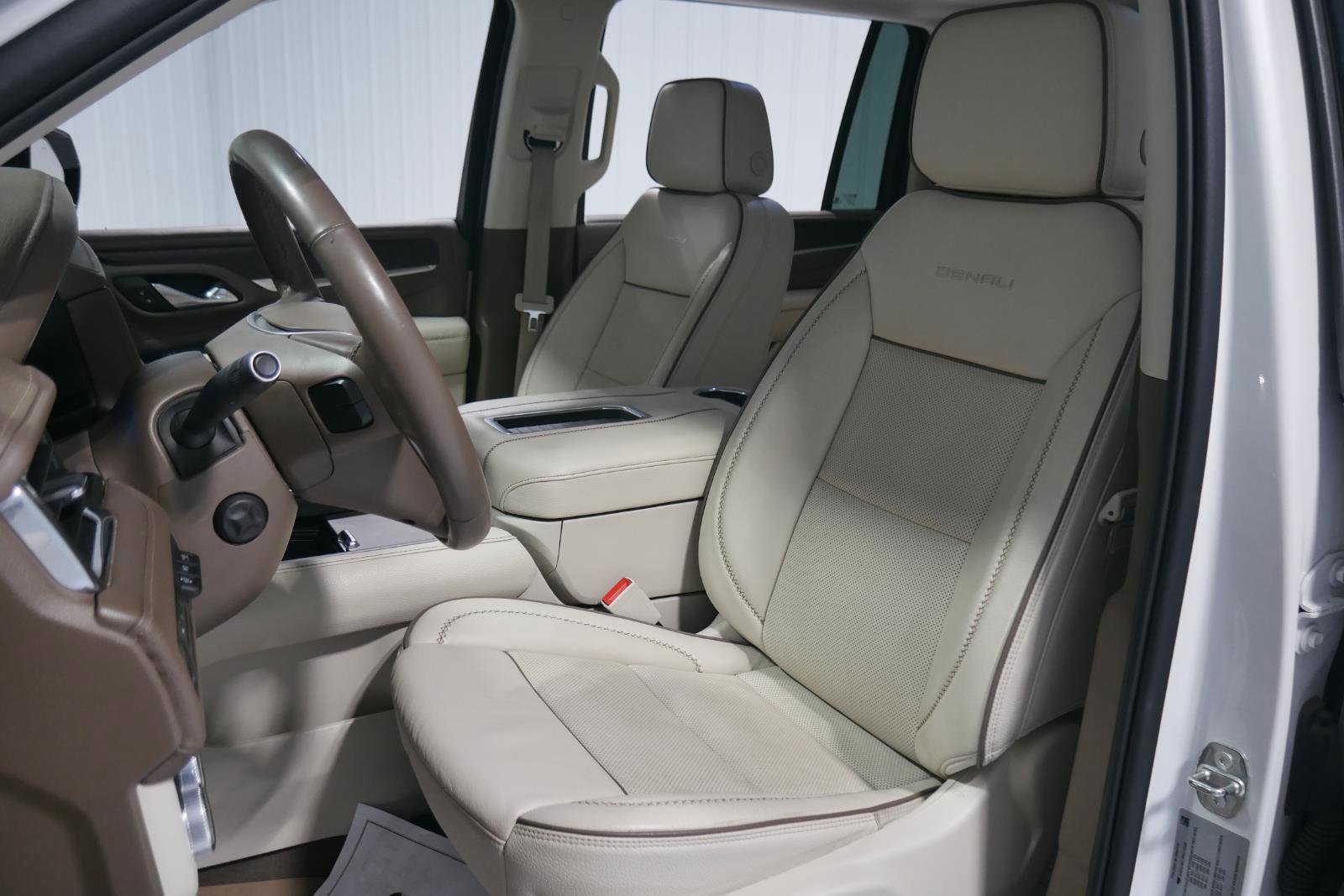 Used 2023 GMC Yukon XL Denali image 10