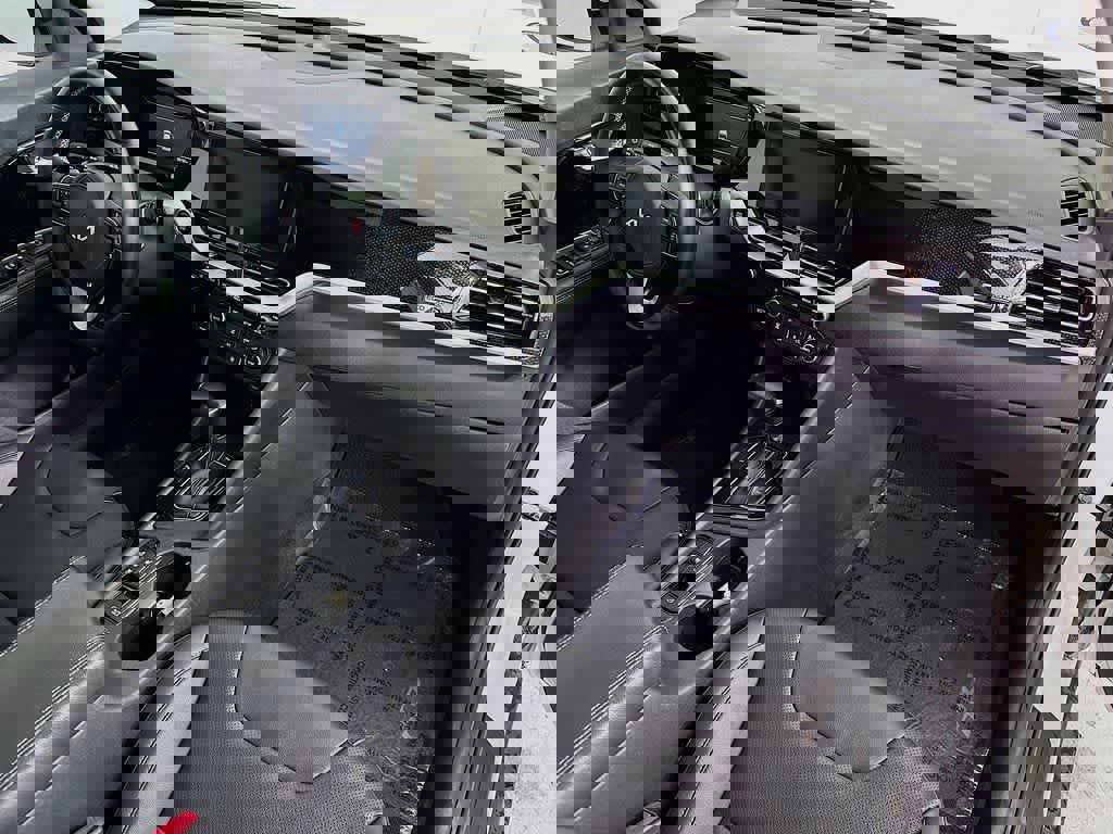 Used 2022 Kia Niro EX Premium image 36