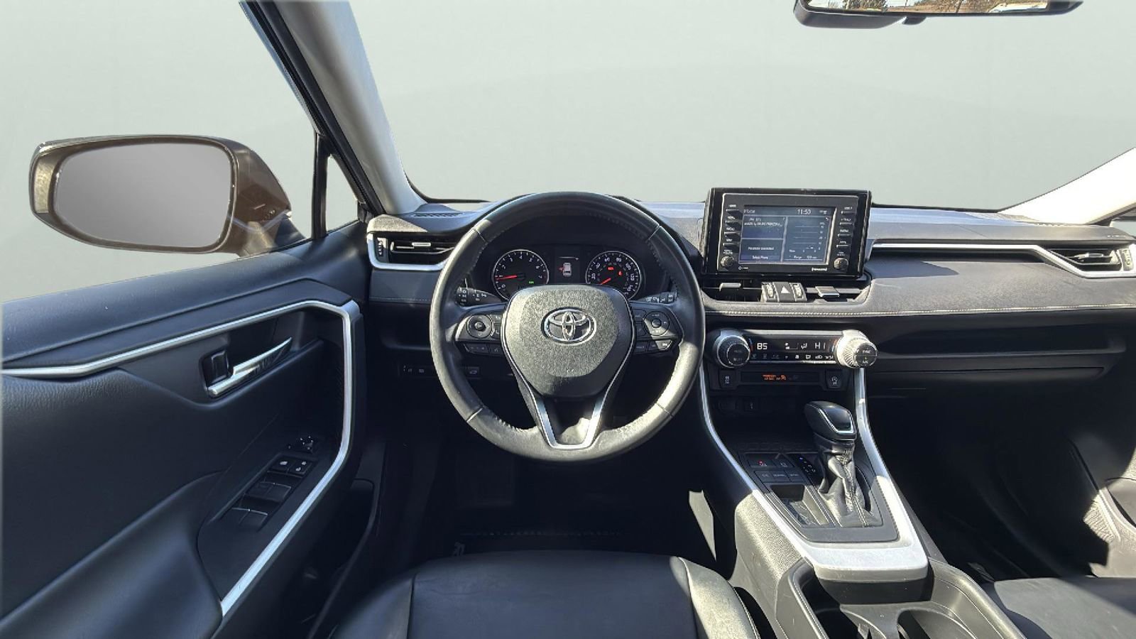 Used 2021 Toyota RAV4 XLE Premium image 13