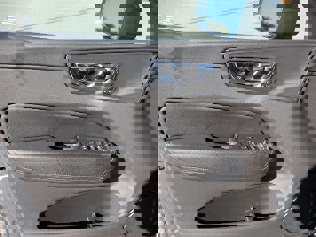 Used 2020 Volvo XC60 T5 Momentum w/ Protection Package Premier image 13