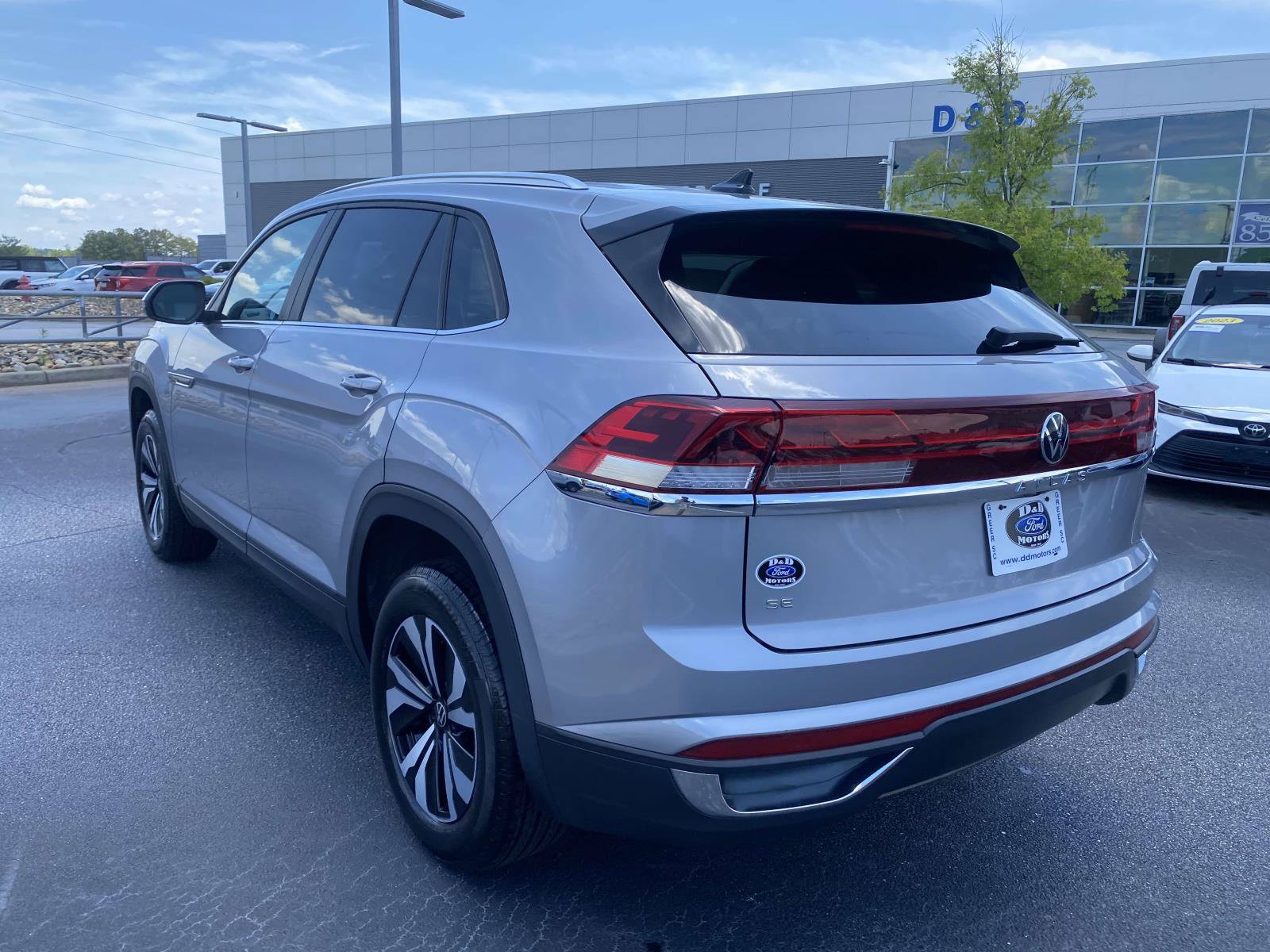Used 2024 Volkswagen Atlas Cross Sport SE FWD image 5