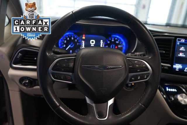 Used 2022 Chrysler Pacifica Touring-L image 13