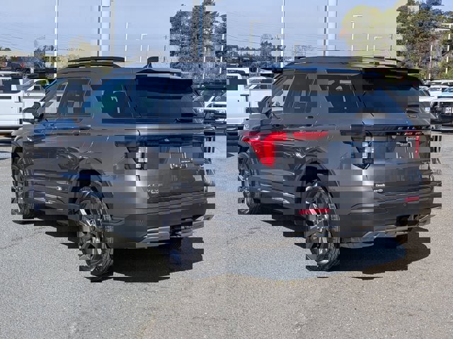 Certified 2025 Ford Explorer Active w/ Active Comfort Package image 3