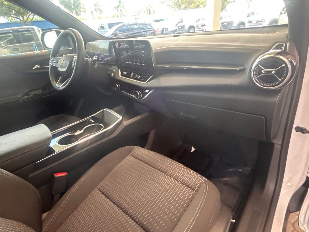 Used 2025 Chevrolet Equinox LT image 24