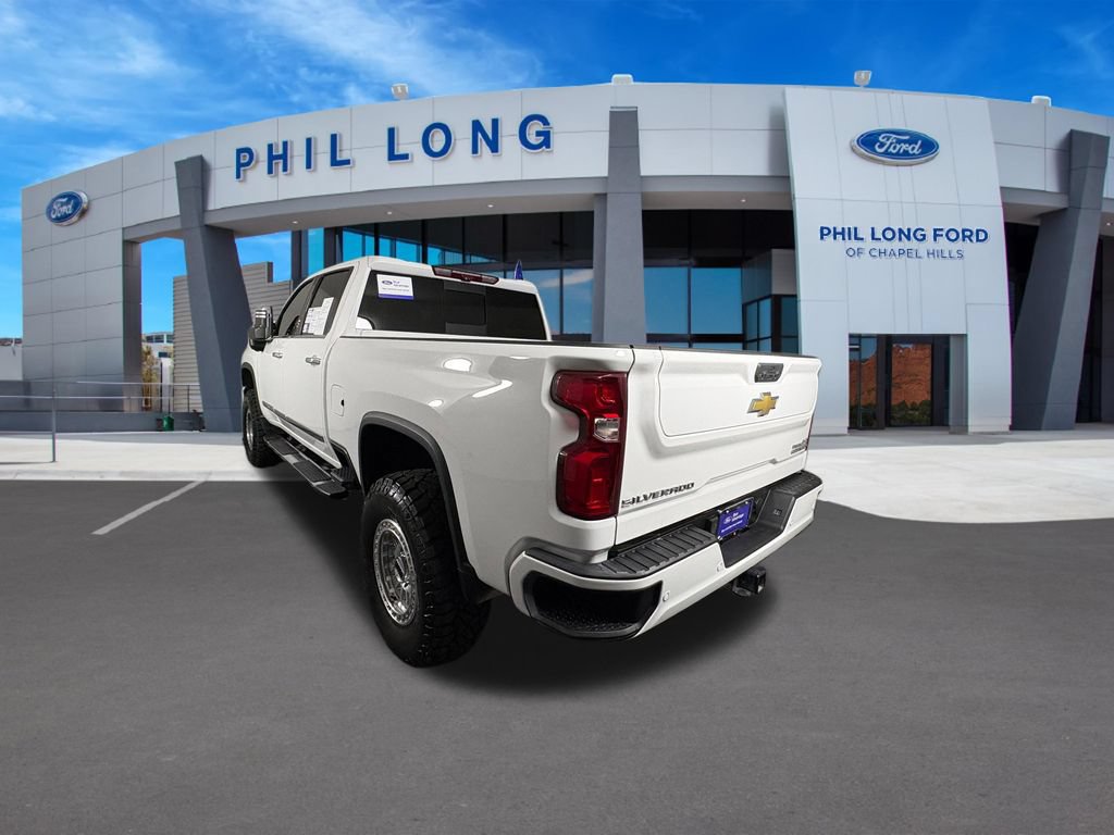 Used 2024 Chevrolet Silverado 2500 High Country w/ High Country Premium Package AWD/4WD image 3