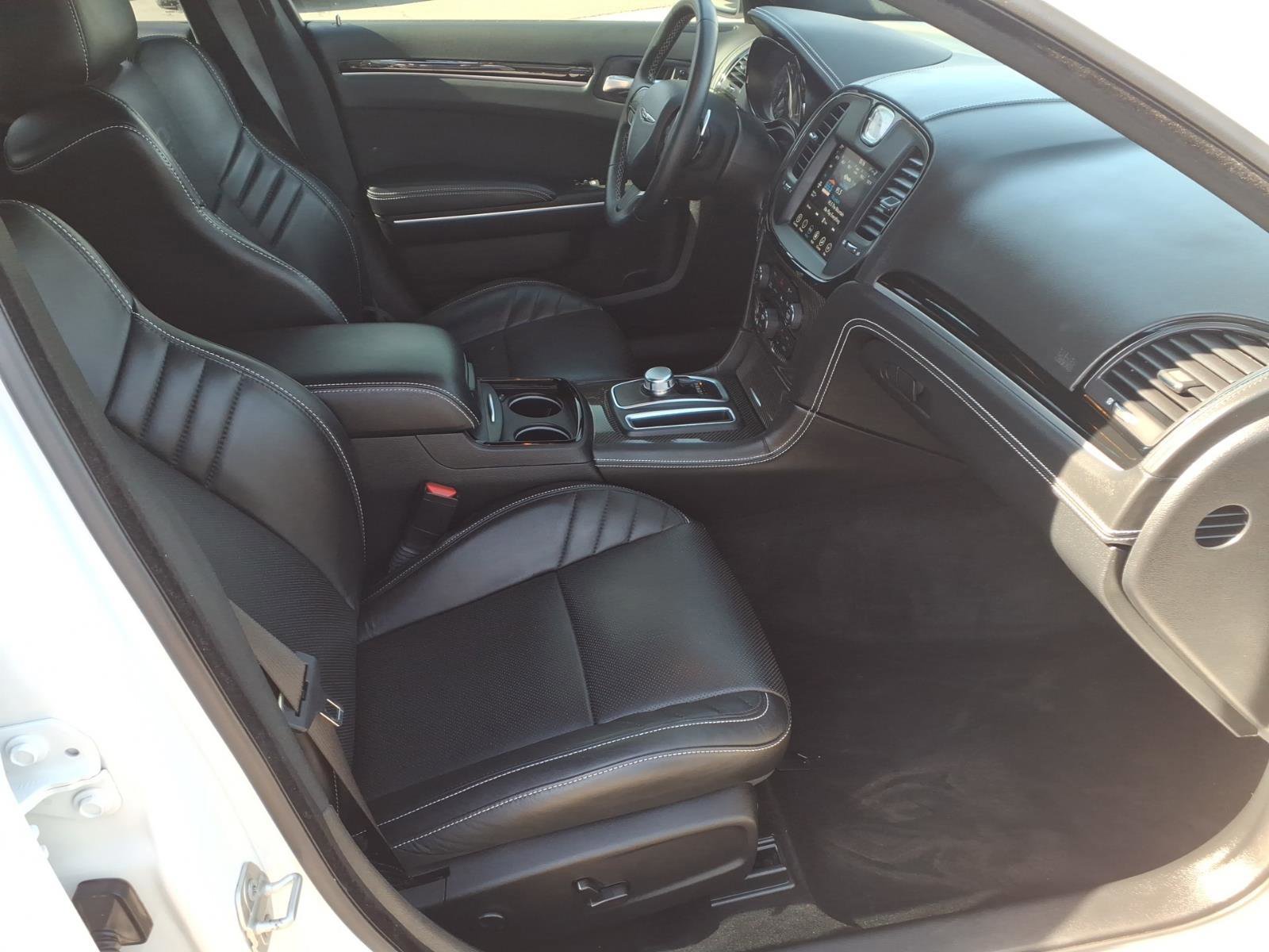 Used 2023 Chrysler 300 C image 10