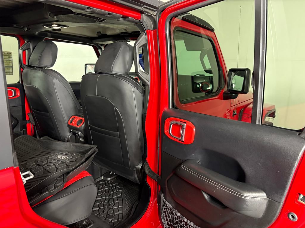 Used 2019 Jeep Wrangler Unlimited Sahara image 32