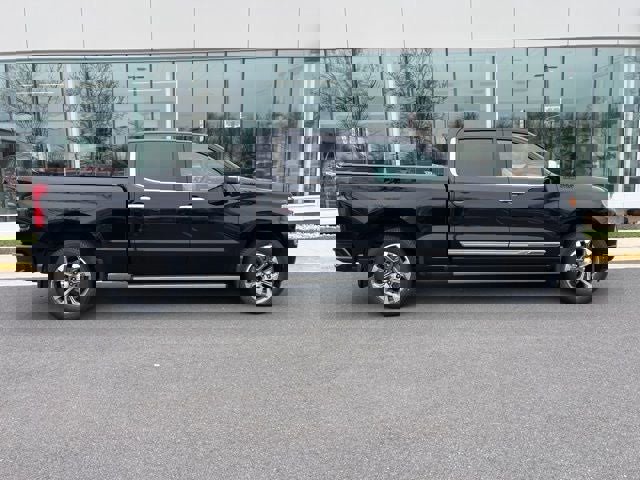 Used 2022 Chevrolet Silverado 1500 High Country w/ Technology Package image 6