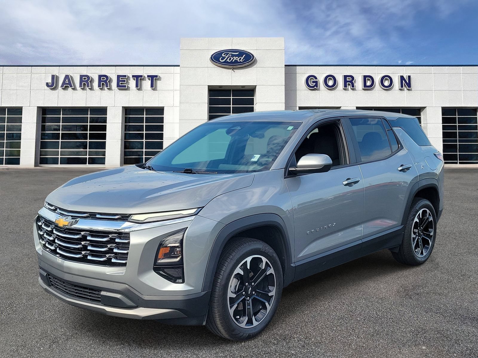 Used 2025 Chevrolet Equinox LT AWD/4WD image 2