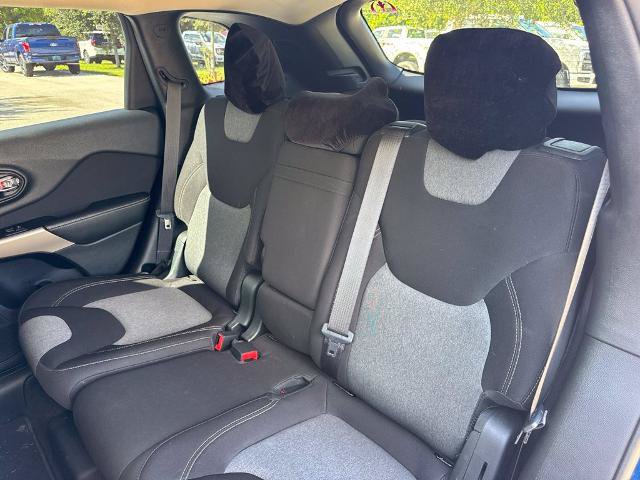 Used 2018 Jeep Cherokee Latitude FWD image 11