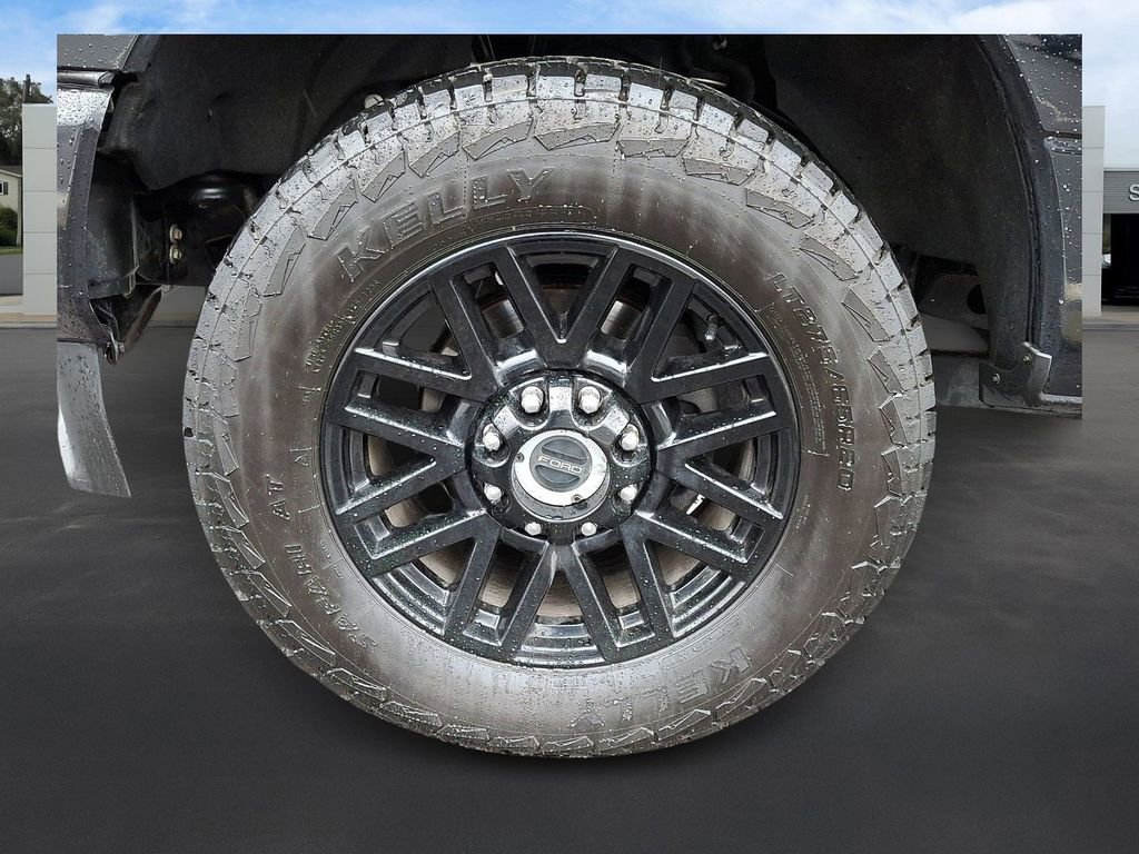 Certified 2022 Ford F350 XLT w/ Black Appearance Package image 7