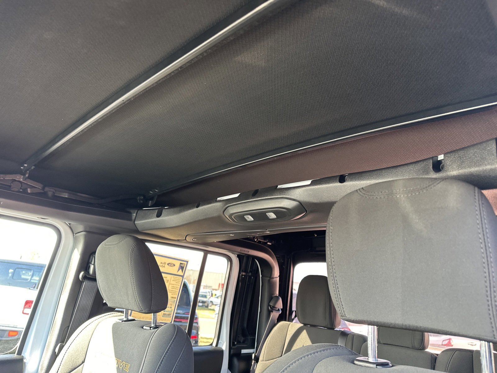 Used 2024 Jeep Gladiator Mojave w/ Safety Group image 18