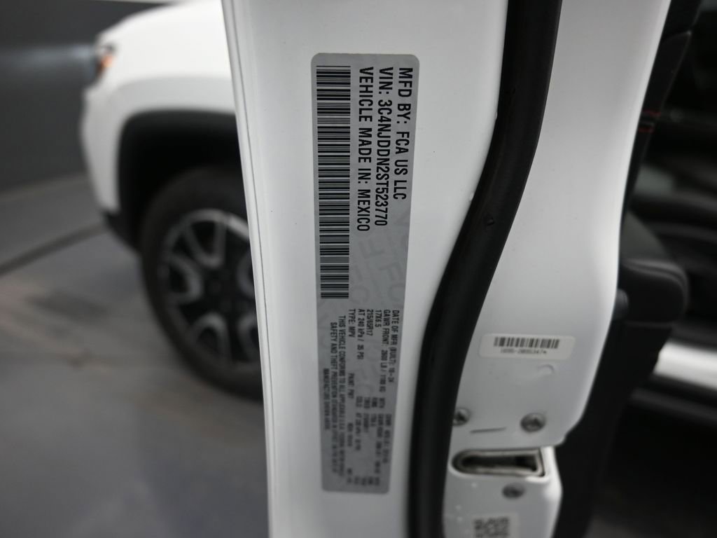 Used 2025 Jeep Compass Trailhawk AWD/4WD image 19