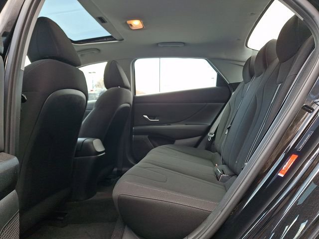Used 2023 Hyundai Elantra SEL w/ Convenience Package FWD image 10