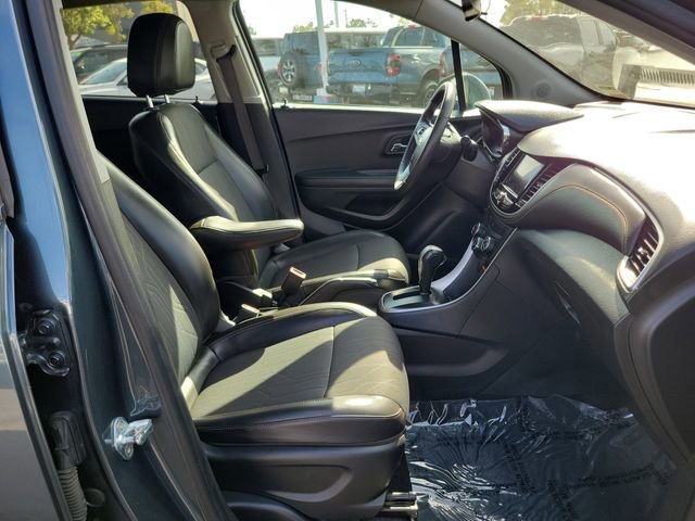 Used 2021 Chevrolet Trax LT w/ LT Convenience Package image 22
