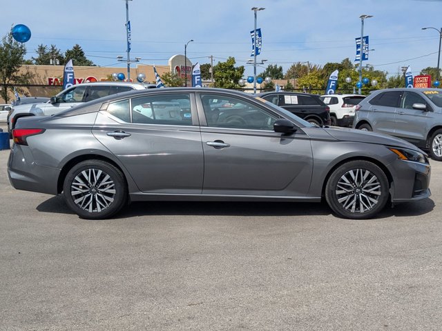 Used 2024 Nissan Altima 2.5 SV FWD image 3