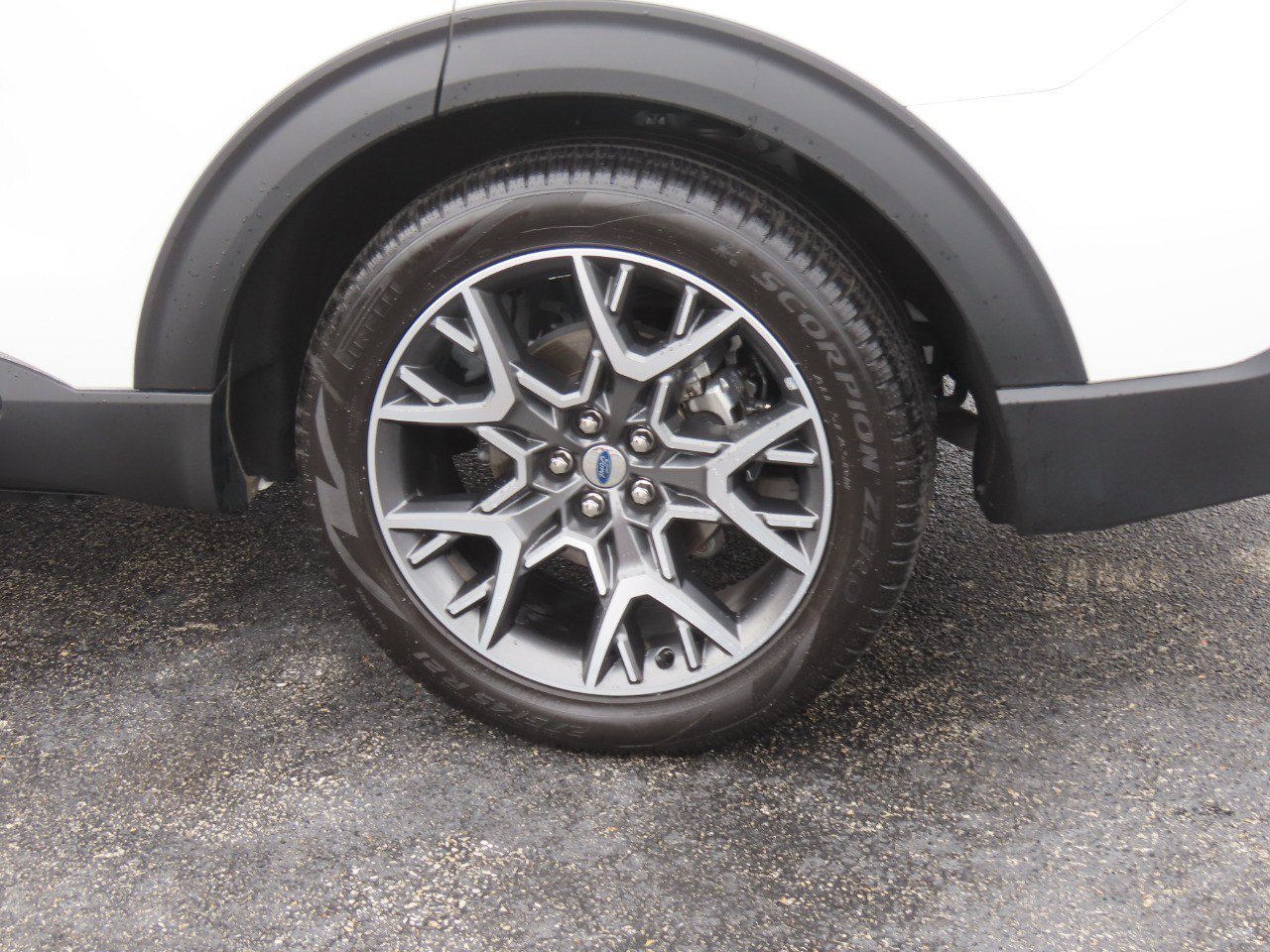Certified 2025 Ford Explorer Platinum w/ Ultimate Package RWD image 16