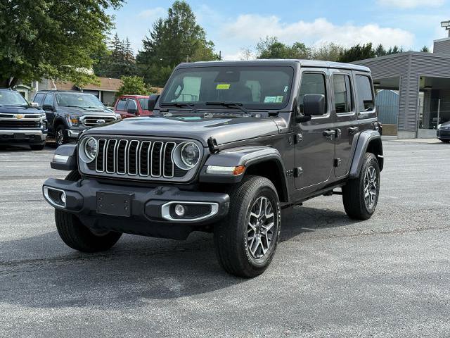 Used 2026 Jeep Wrangler Unlimited Sahara AWD/4WD image 5