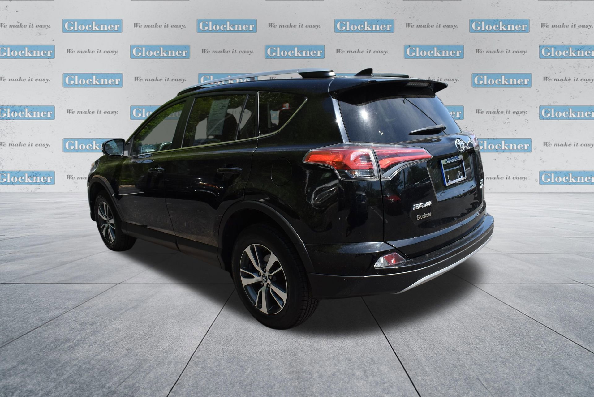 Used 2018 Toyota RAV4 XLE w/ Plus Extra Value Package AWD/4WD image 3