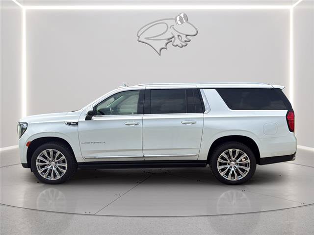 Used 2023 GMC Yukon XL Denali AWD/4WD image 2