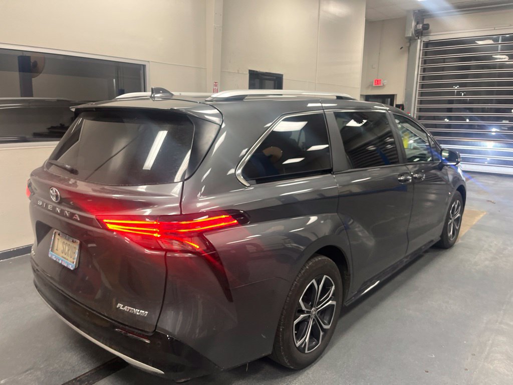 Used 2025 Toyota Sienna Platinum AWD/4WD image 6