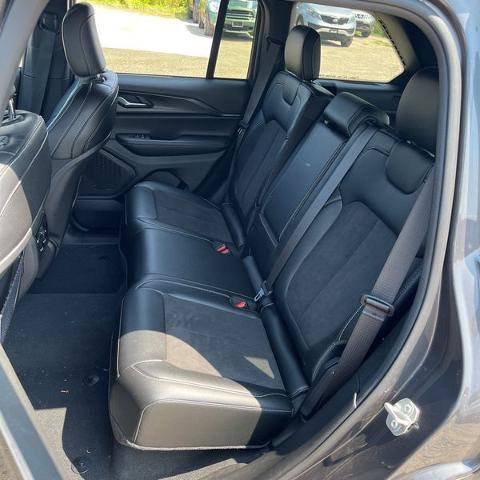 Used 2024 Jeep Grand Cherokee Altitude AWD/4WD image 12