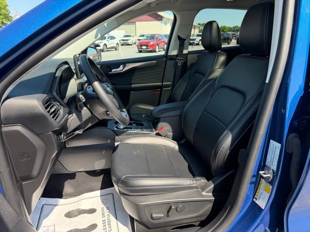 Certified 2022 Ford Escape Titanium w/ Class II Trailer Tow Package AWD/4WD image 12