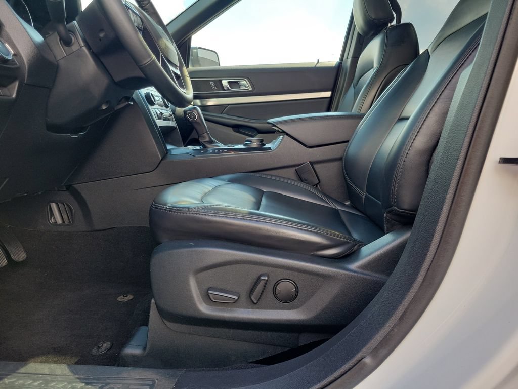 Certified 2019 Ford Explorer XLT w/ Equipment Group 202A AWD/4WD image 19