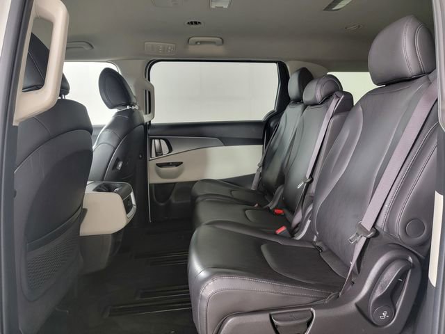 Used 2023 Kia Carnival LX FWD image 15